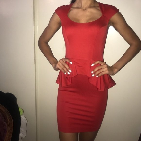 Red peplum bebe dress - Picture 1 of 3